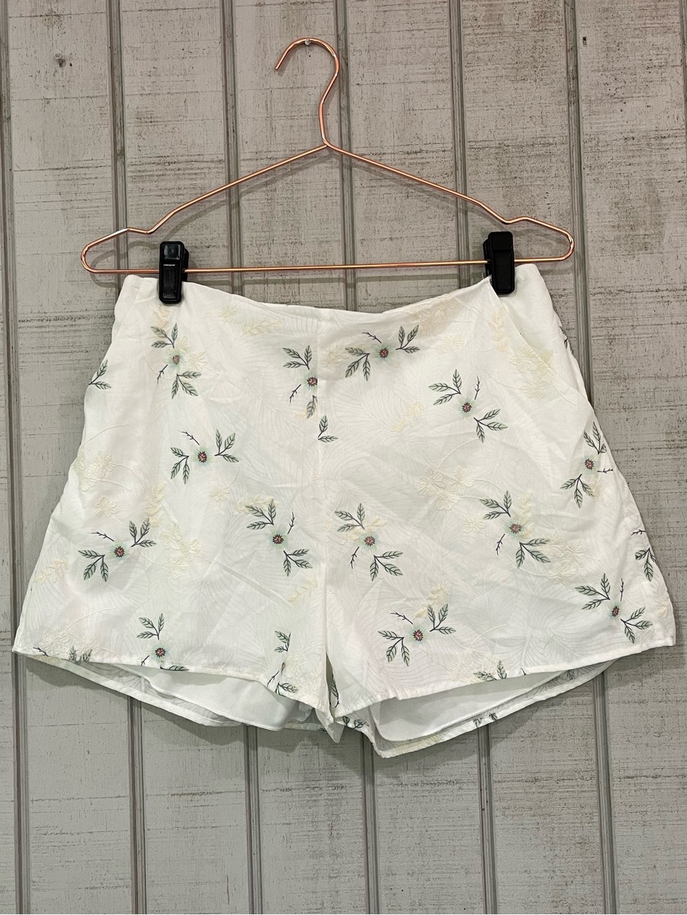 Kirious White Floral Embroidered High Waist Shorts Large NWOT